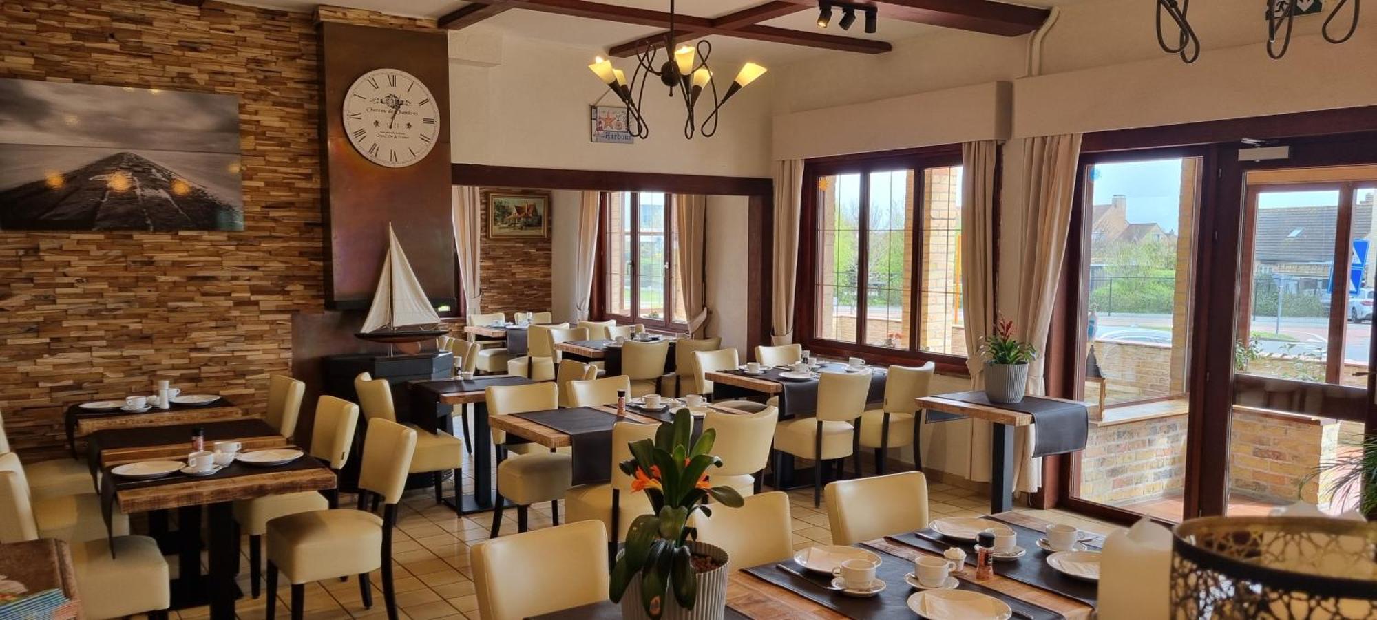 Hotel Westendia And Free Parking Top Breakfast Westende Bagian luar foto