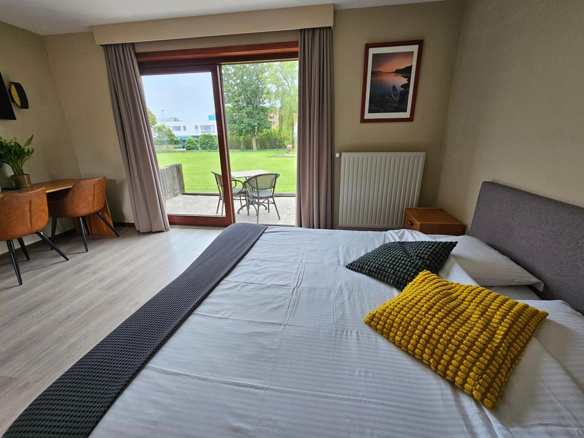 Hotel Westendia And Free Parking Top Breakfast Westende Bagian luar foto