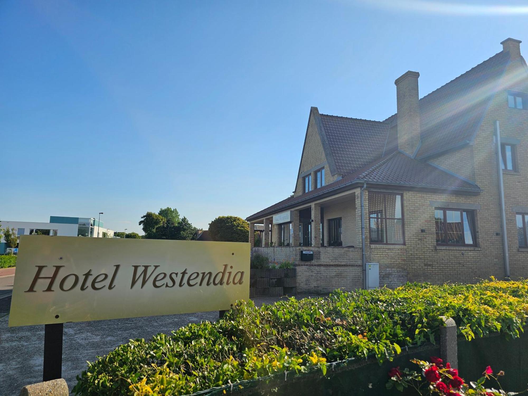 Hotel Westendia And Free Parking Top Breakfast Westende Bagian luar foto