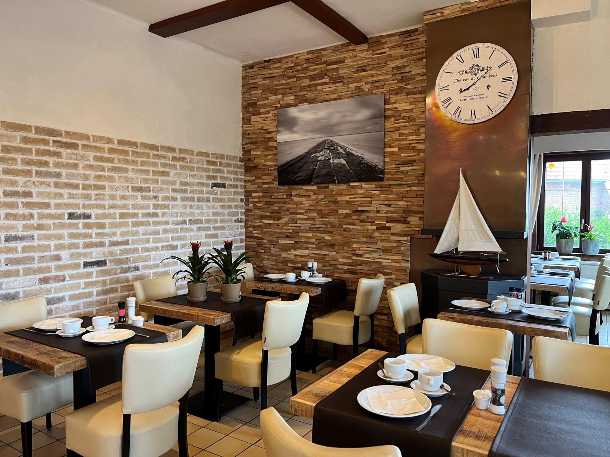 Hotel Westendia And Free Parking Top Breakfast Westende Bagian luar foto