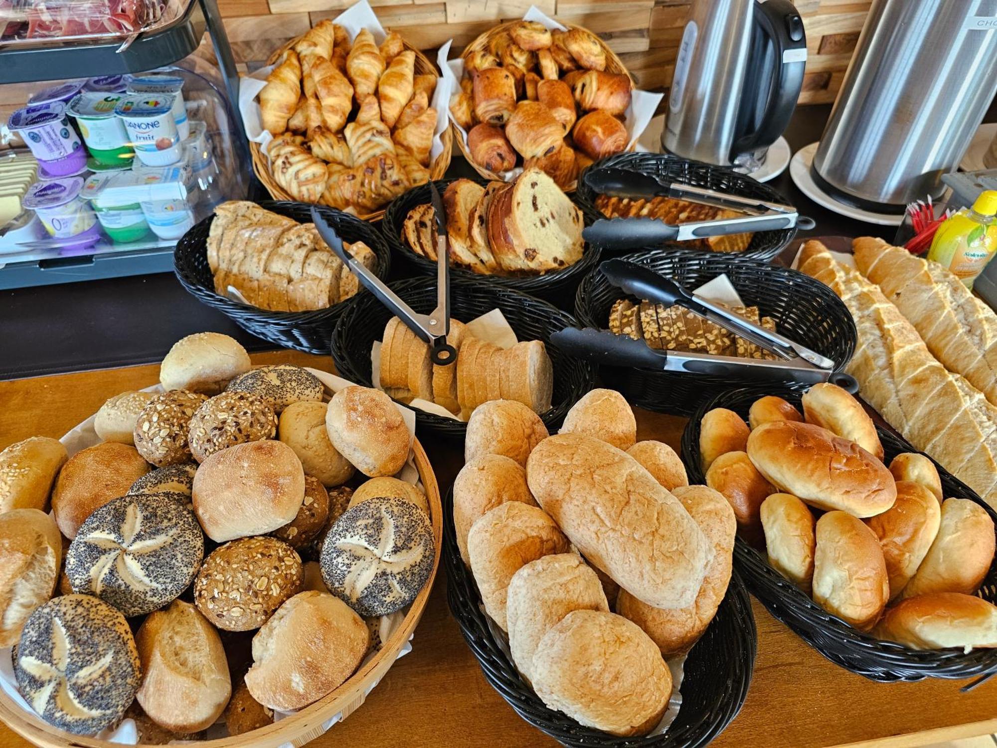 Hotel Westendia And Free Parking Top Breakfast Westende Bagian luar foto